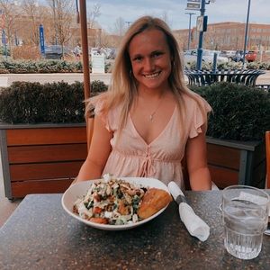 Meet your Posher, Mia